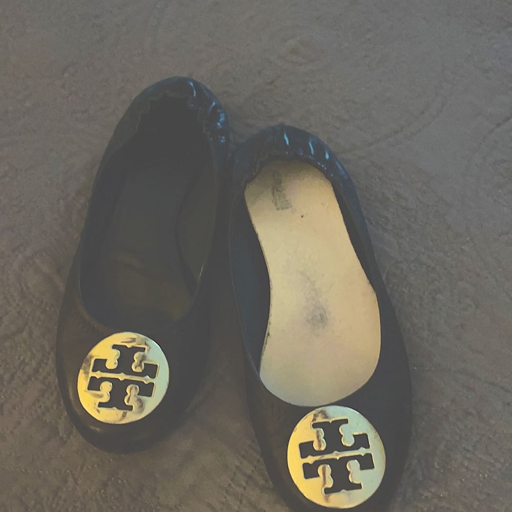 Tory Burch black leather flats. Size 71/2.  Good condition.  See pix.